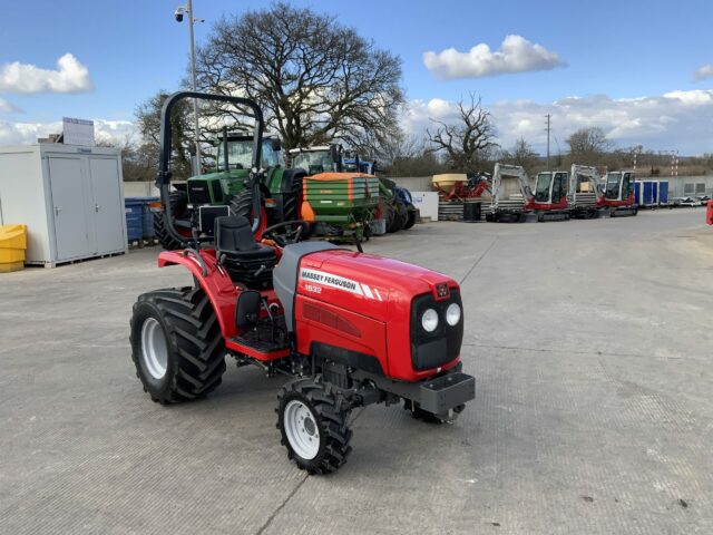 Massey Ferguson 1532 Compact Tractor (ST22752)