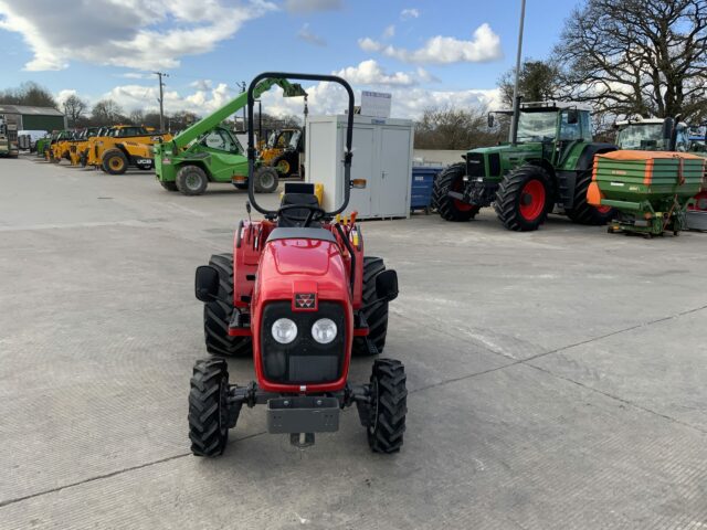Massey Ferguson 1532 Compact Tractor (ST22752)