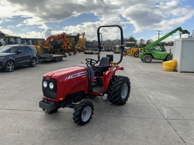 Massey Ferguson 1532 Compact Tractor (ST22752)