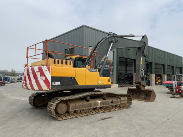 Volvo EC300 DL Digger (ST22570)