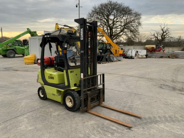 Clark CML18 Gas Fork Lift (ST21405)