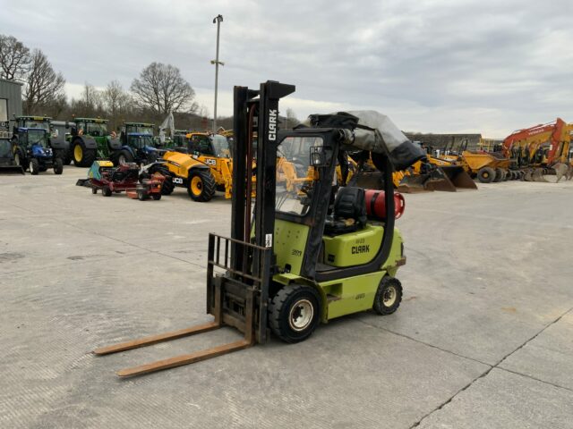 Clark CML18 Gas Fork Lift (ST21405)