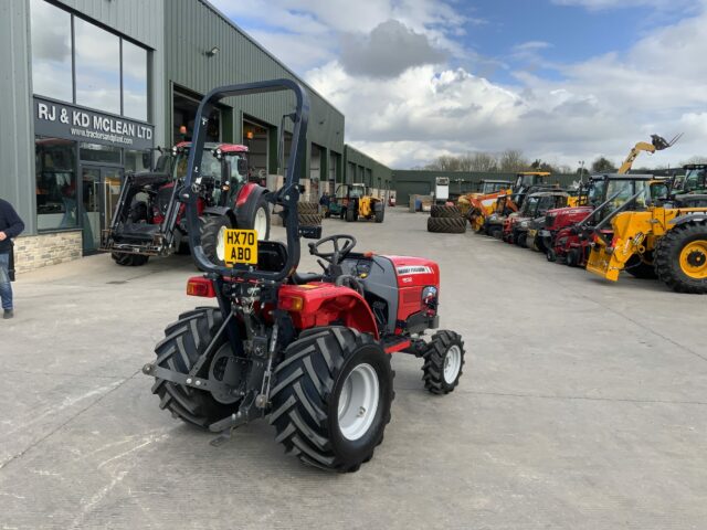 Massey Ferguson 1532 Compact Tractor (ST22752)
