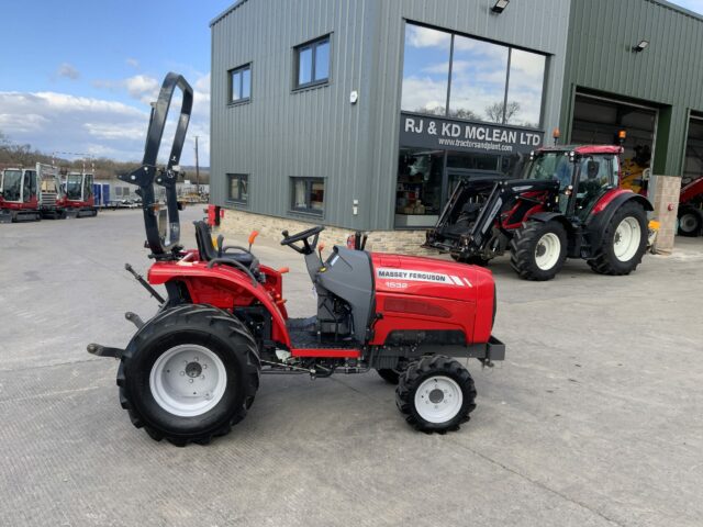 Massey Ferguson 1532 Compact Tractor (ST22752)