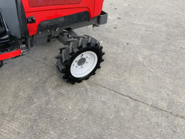 Massey Ferguson 1532 Compact Tractor (ST22752)