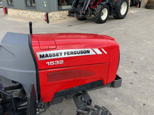 Massey Ferguson 1532 Compact Tractor (ST22752)