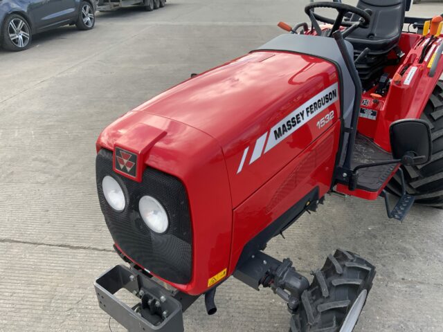 Massey Ferguson 1532 Compact Tractor (ST22752)