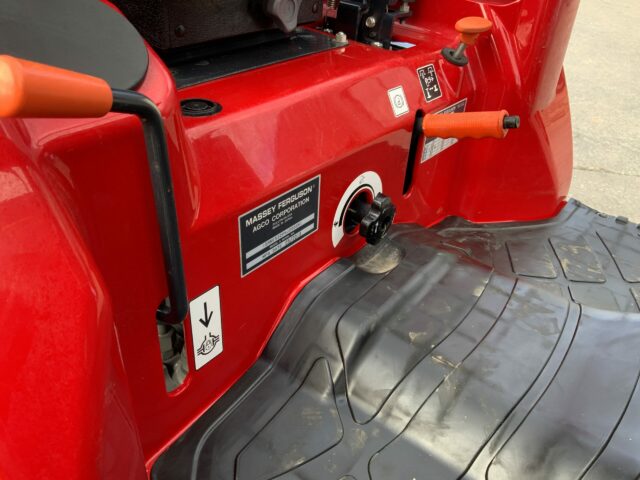 Massey Ferguson 1532 Compact Tractor (ST22752)