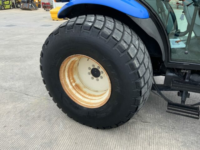New Holland TD5030 Tractor (ST22199)