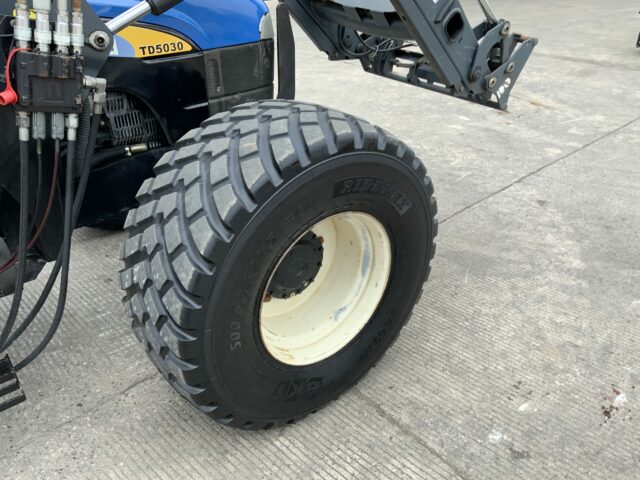 New Holland TD5030 Tractor (ST22199)