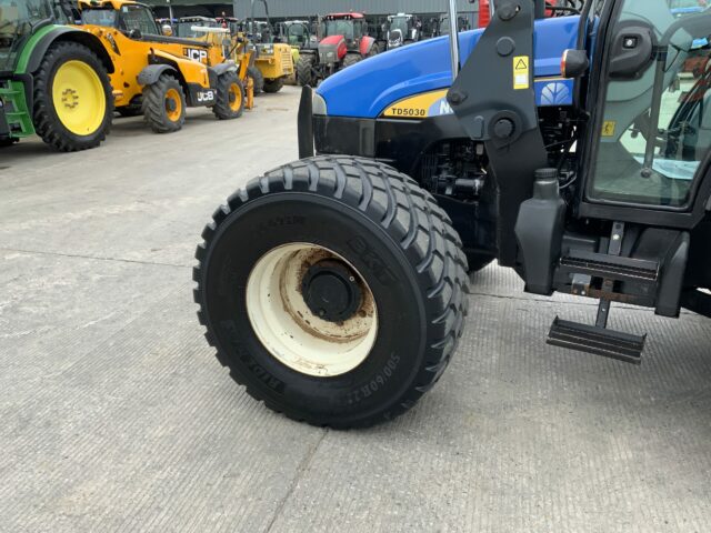 New Holland TD5030 Tractor (ST22199)