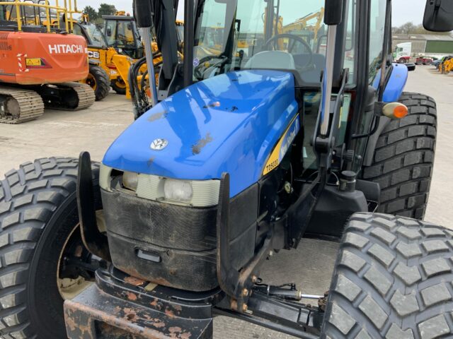 New Holland TD5030 Tractor (ST22199)