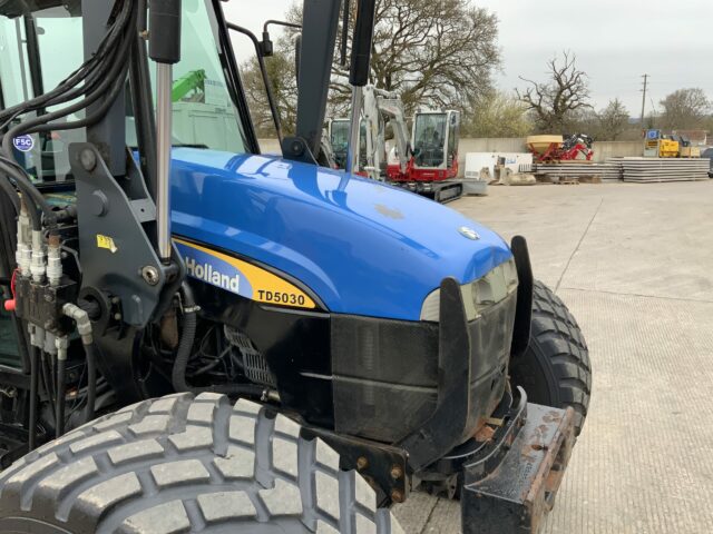 New Holland TD5030 Tractor (ST22199)
