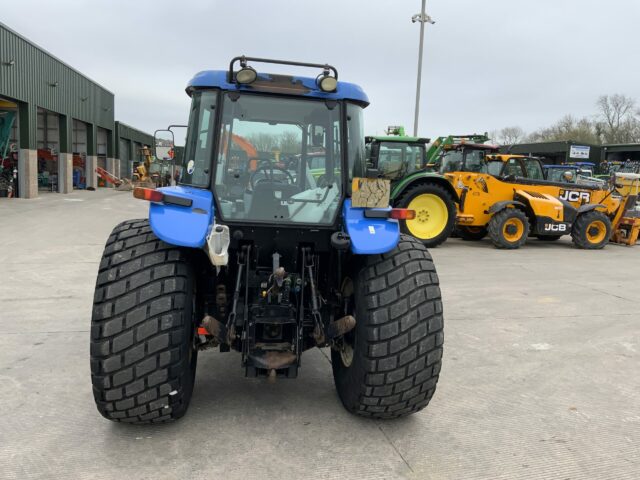 New Holland TD5030 Tractor (ST22199)