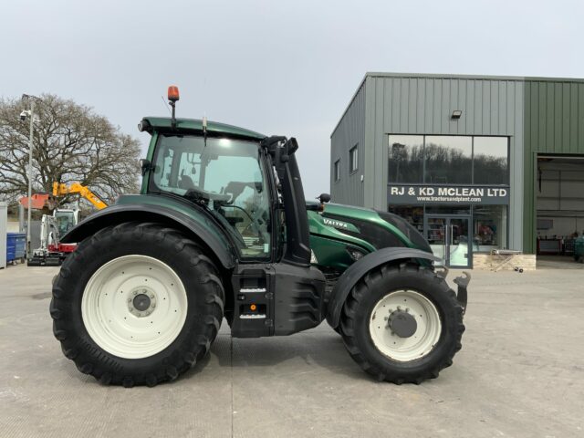 Valtra T214 Versu Unlimited Tractor (ST22268)