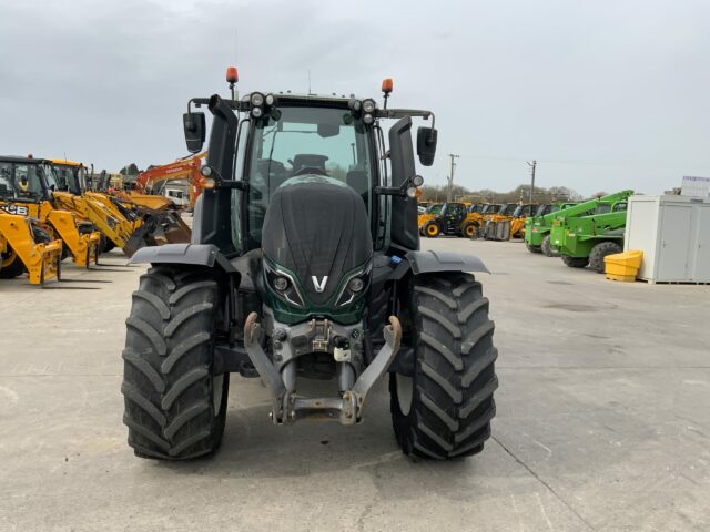 Valtra T214 Versu Unlimited Tractor (ST22268)