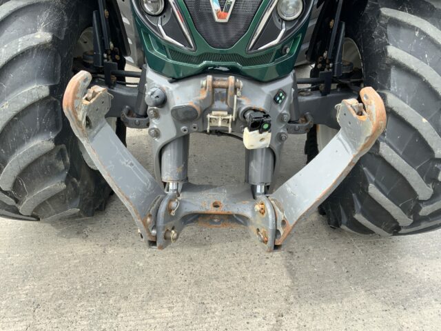 Valtra T214 Versu Unlimited Tractor (ST22268)