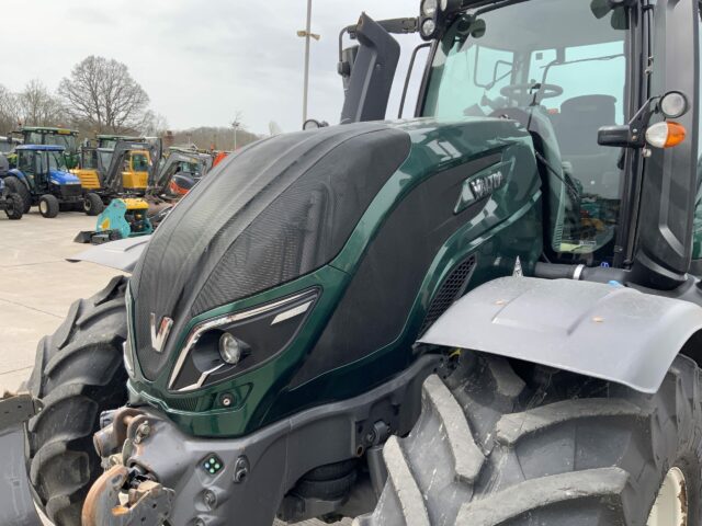 Valtra T214 Versu Unlimited Tractor (ST22268)