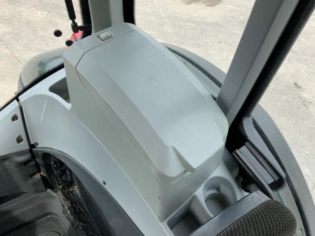 Valtra T214 Versu Unlimited Tractor (ST22268)
