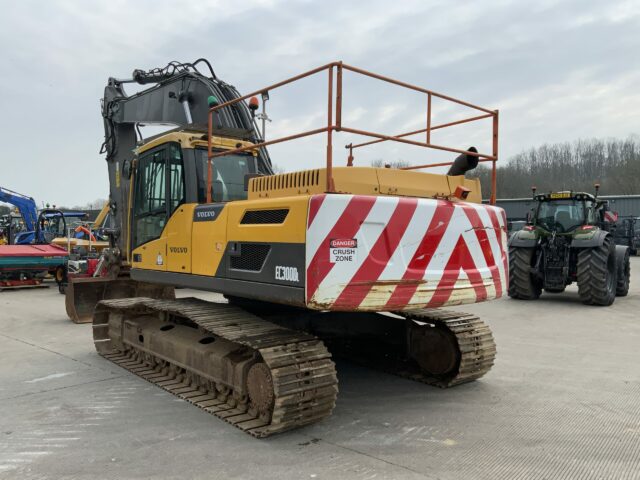 Volvo EC300 DL Digger (ST22570)