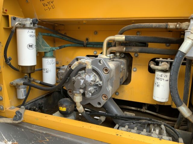 Volvo EC300 DL Digger (ST22570)