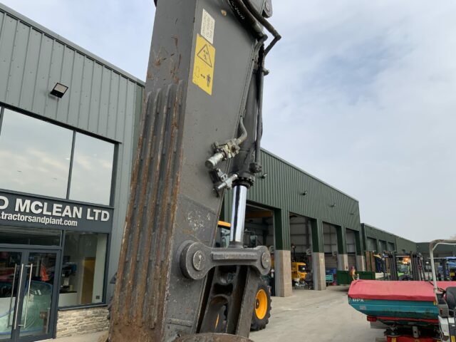 Volvo EC300 DL Digger (ST22570)
