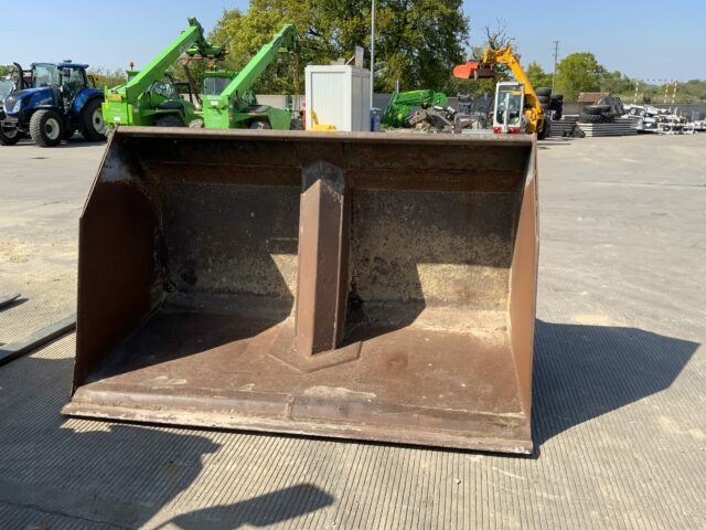 8Ft Wide Tiptoe Bucket