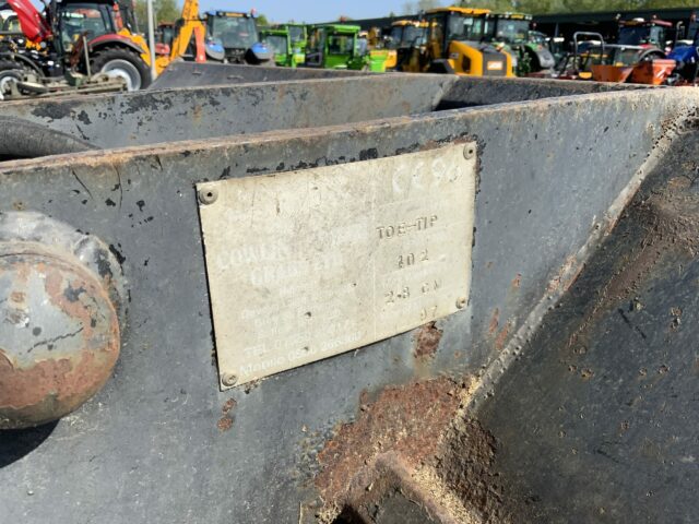 8Ft Wide Tiptoe Bucket