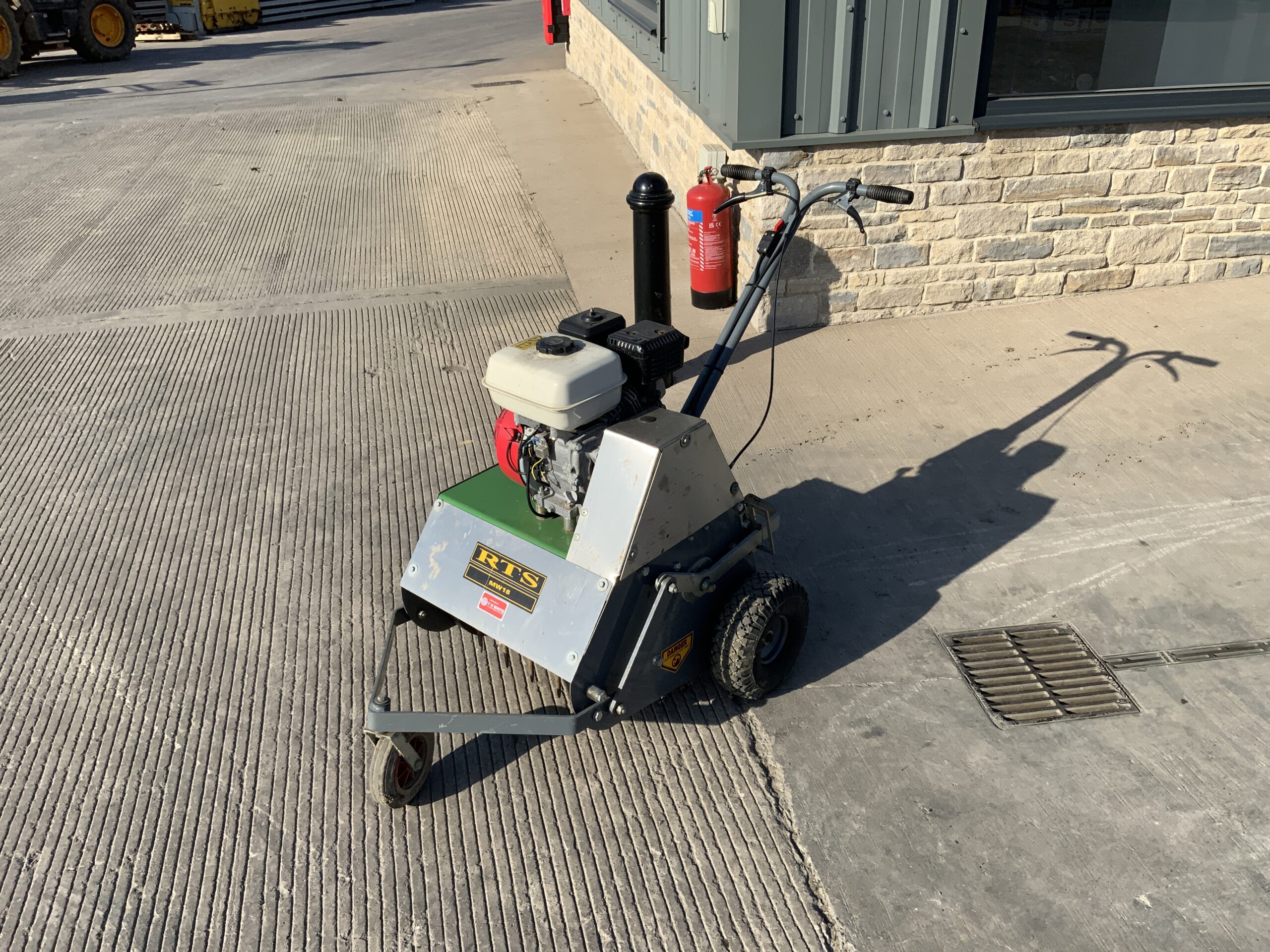 Risboro Turf Products MW18 Pedestrian Spiker