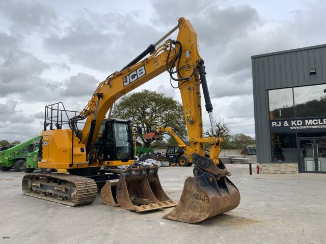 JCB 245XRL Digger (ST22805)