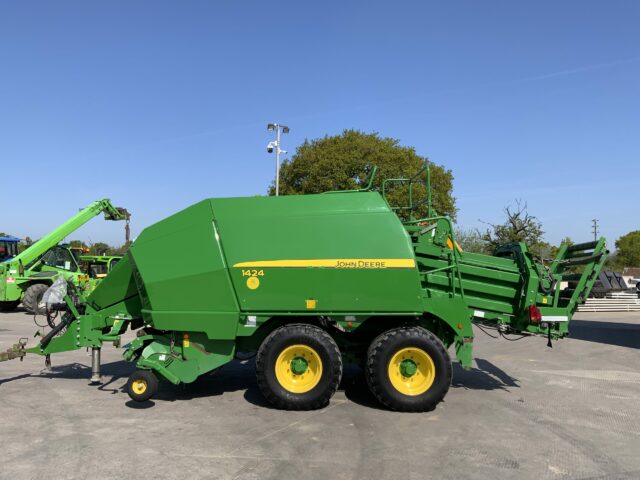 John Deere 1424H Baler (ST23218)