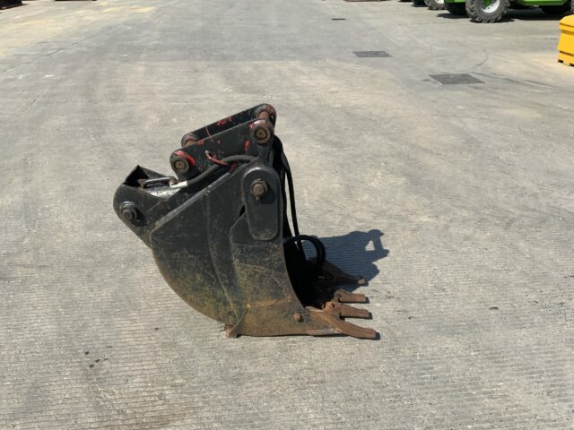 JCB 4 In 1 Bucket