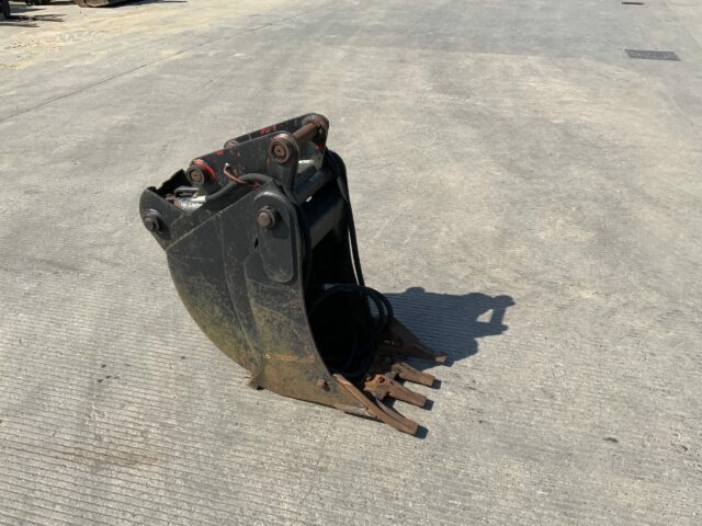 JCB 4 In 1 Bucket