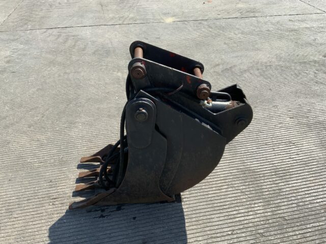 JCB 4 In 1 Bucket