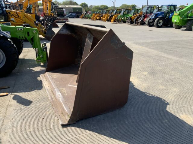 8Ft Wide Tiptoe Bucket