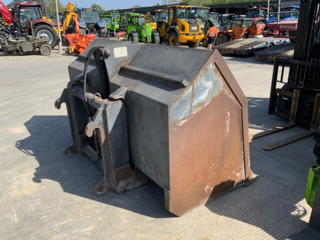 8Ft Wide Tiptoe Bucket