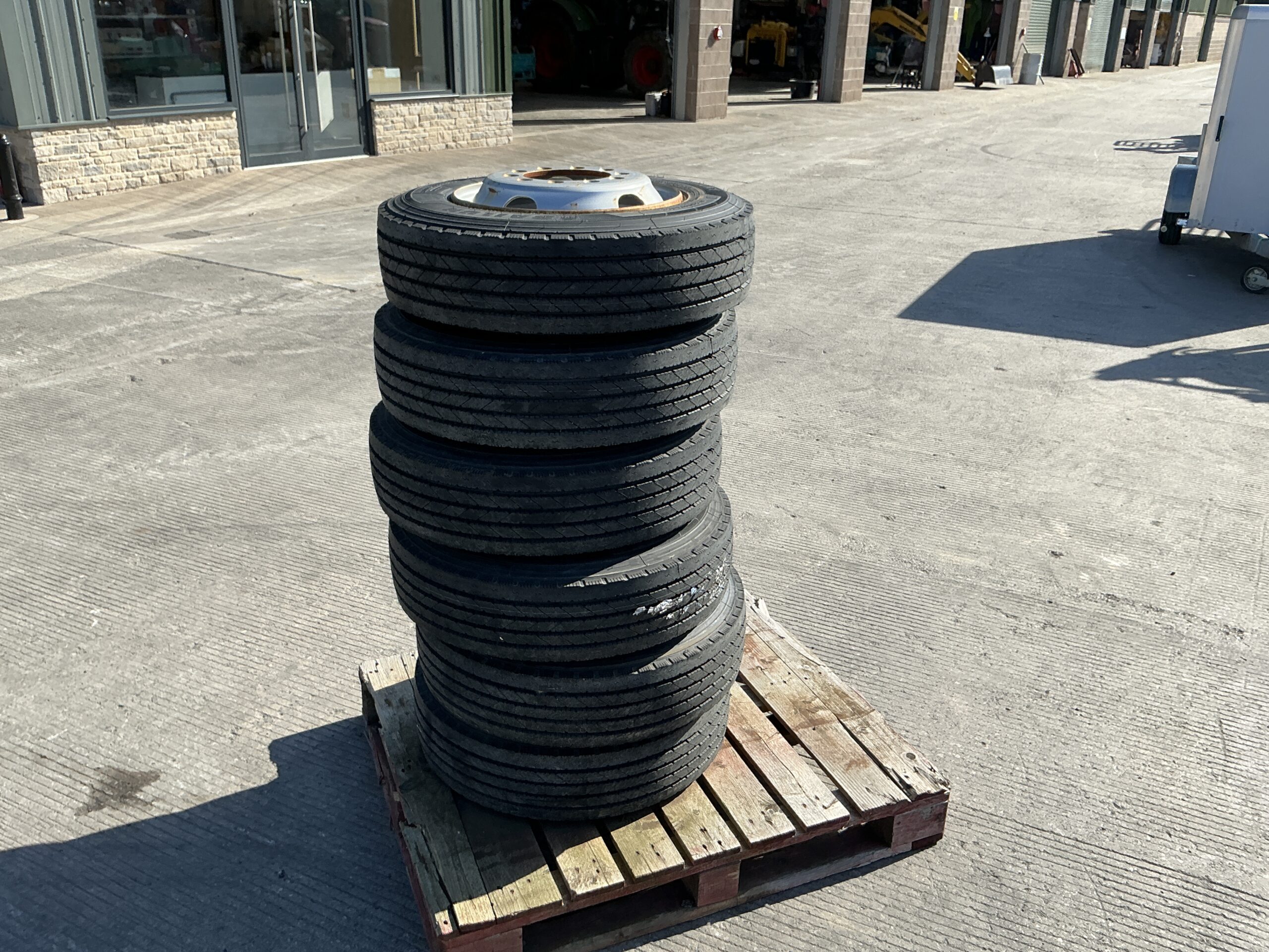 Unused Set Of 6 Saulen 215/75R17.5 Wheels And Tyres