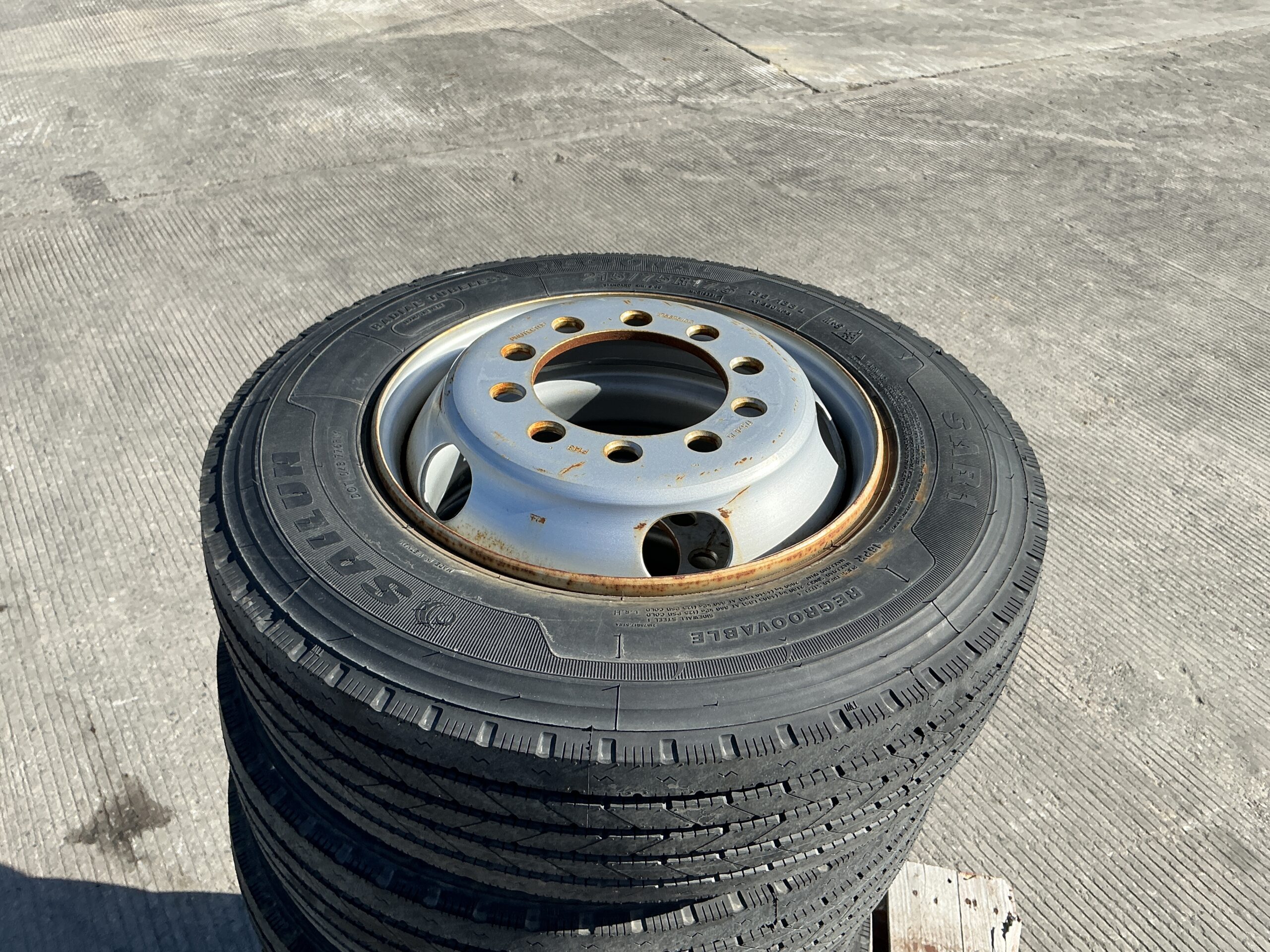 Unused Set Of 6 Saulen 215/75R17.5 Wheels And Tyres