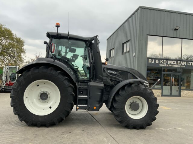Valtra Q305 Unlimited Tractor