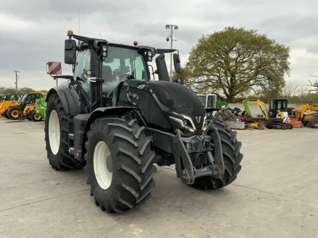 Valtra Q305 Unlimited Tractor