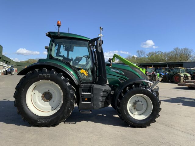 Valtra T214 Direct Tractor (ST22983)
