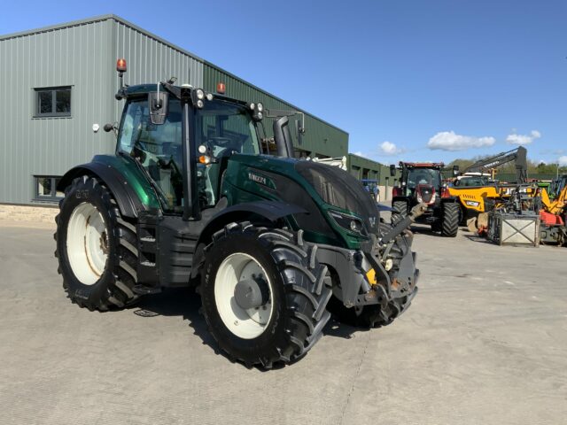 Valtra T214 Direct Tractor (ST22983)