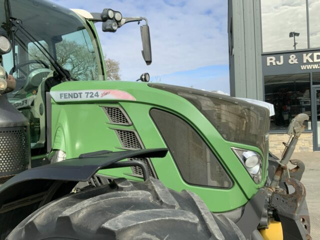 Fendt 724 Profi Plus Tractor (ST22528)