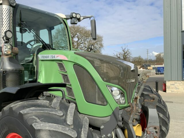Fendt 724 Profi Plus Tractor (ST22528)