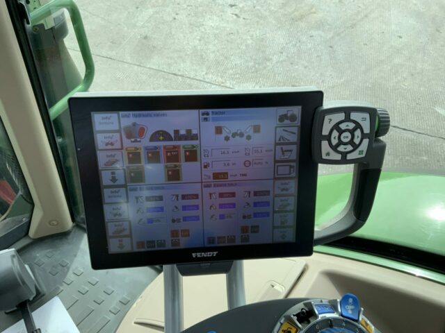 Fendt 724 Profi Plus Tractor (ST22528)