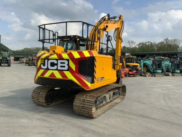 JCB 131X LC Digger (ST23103)