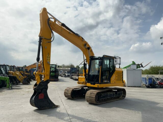 JCB 131X LC Digger (ST23103)