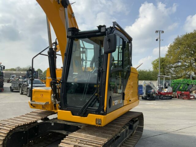 JCB 131X LC Digger (ST23103)