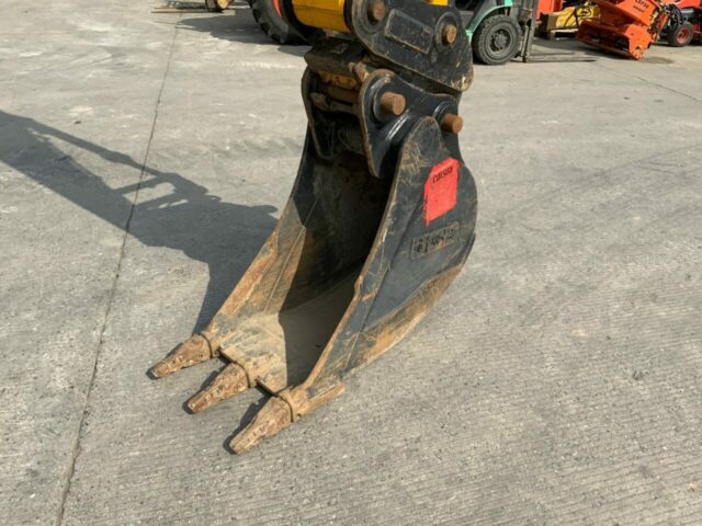 JCB 131X LC Digger (ST23103)