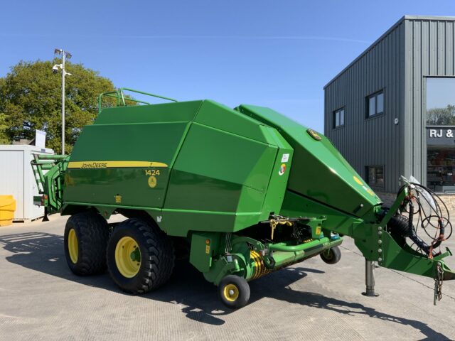 John Deere 1424H Baler (ST23218)